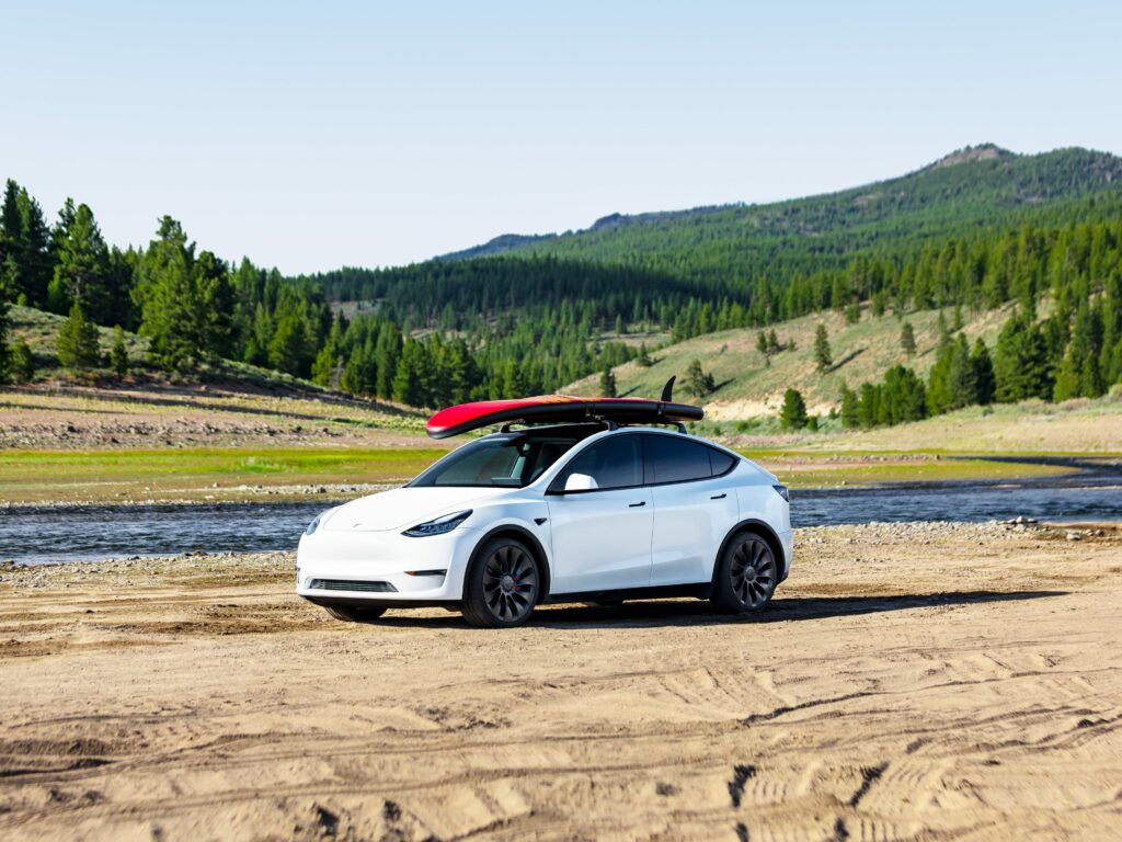 Tesla Model Y bord lac
