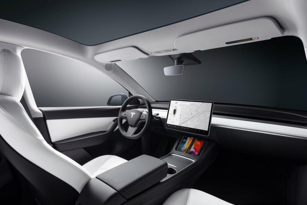 Tesla Model Y vue intèrieur passage