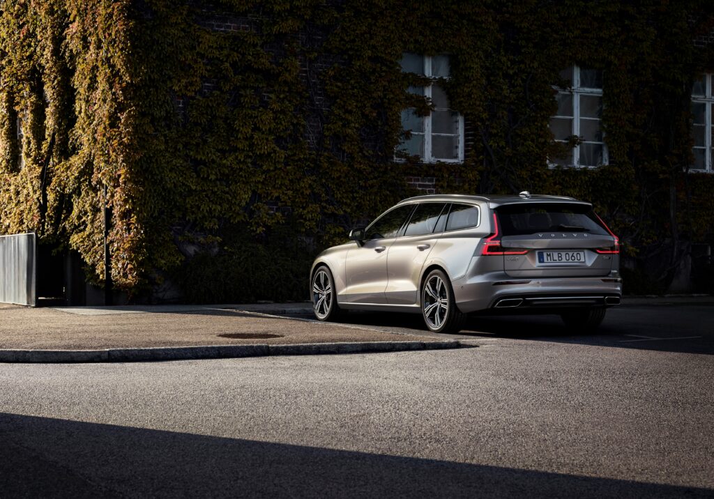 Vue arrière de la Volvo V60 2022