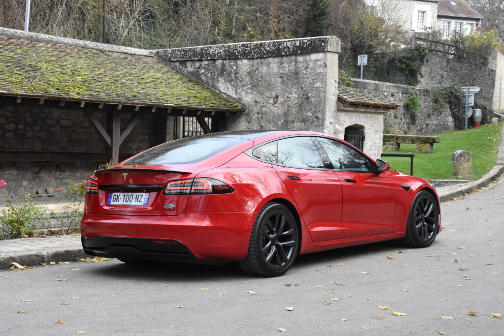 Vue arrière de la Tesla Model S Plaid
