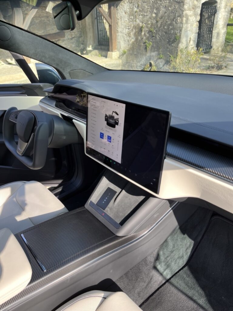 Tesla Model X Plaid intèrieur