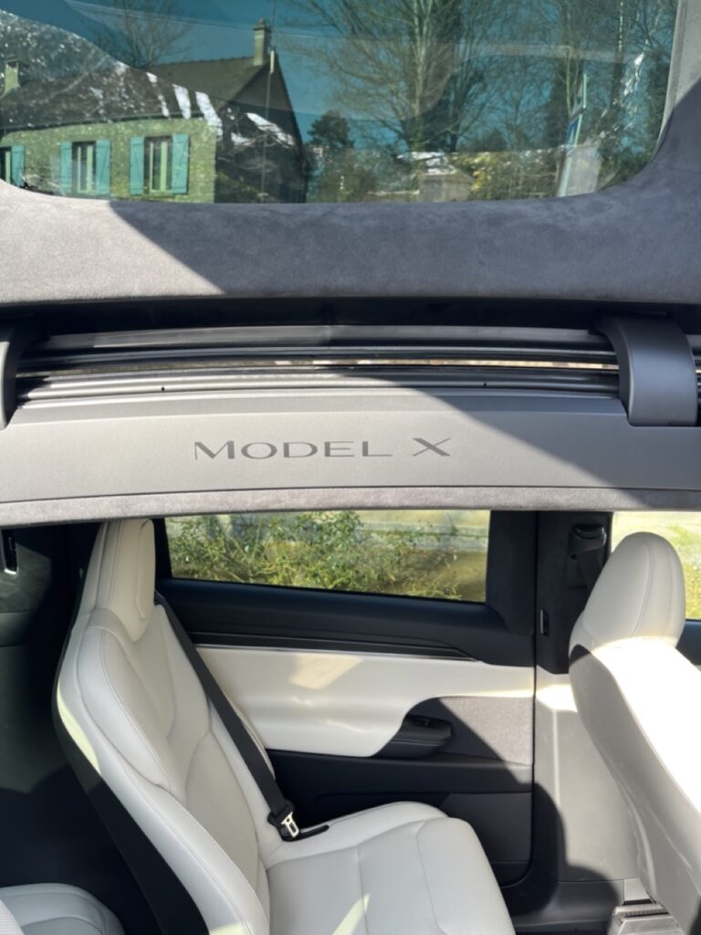 Tesla Model X Plaid inscription