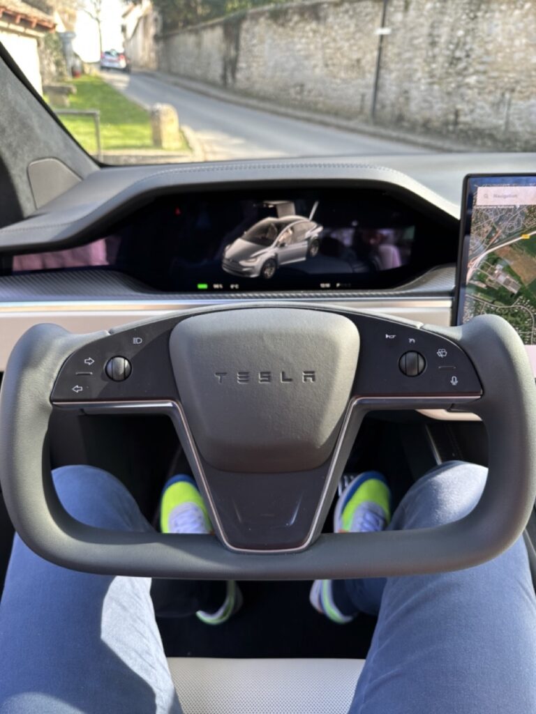 Tesla Model X Plaid volant yoke 2