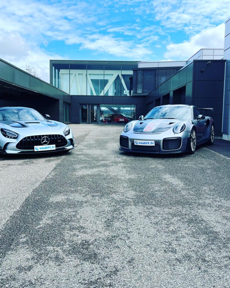 Duel de Porsche 911 GT2RS et d'AMG Black Series